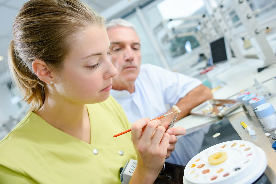 What’s The Difference Between Cosmetic And General Dentists?